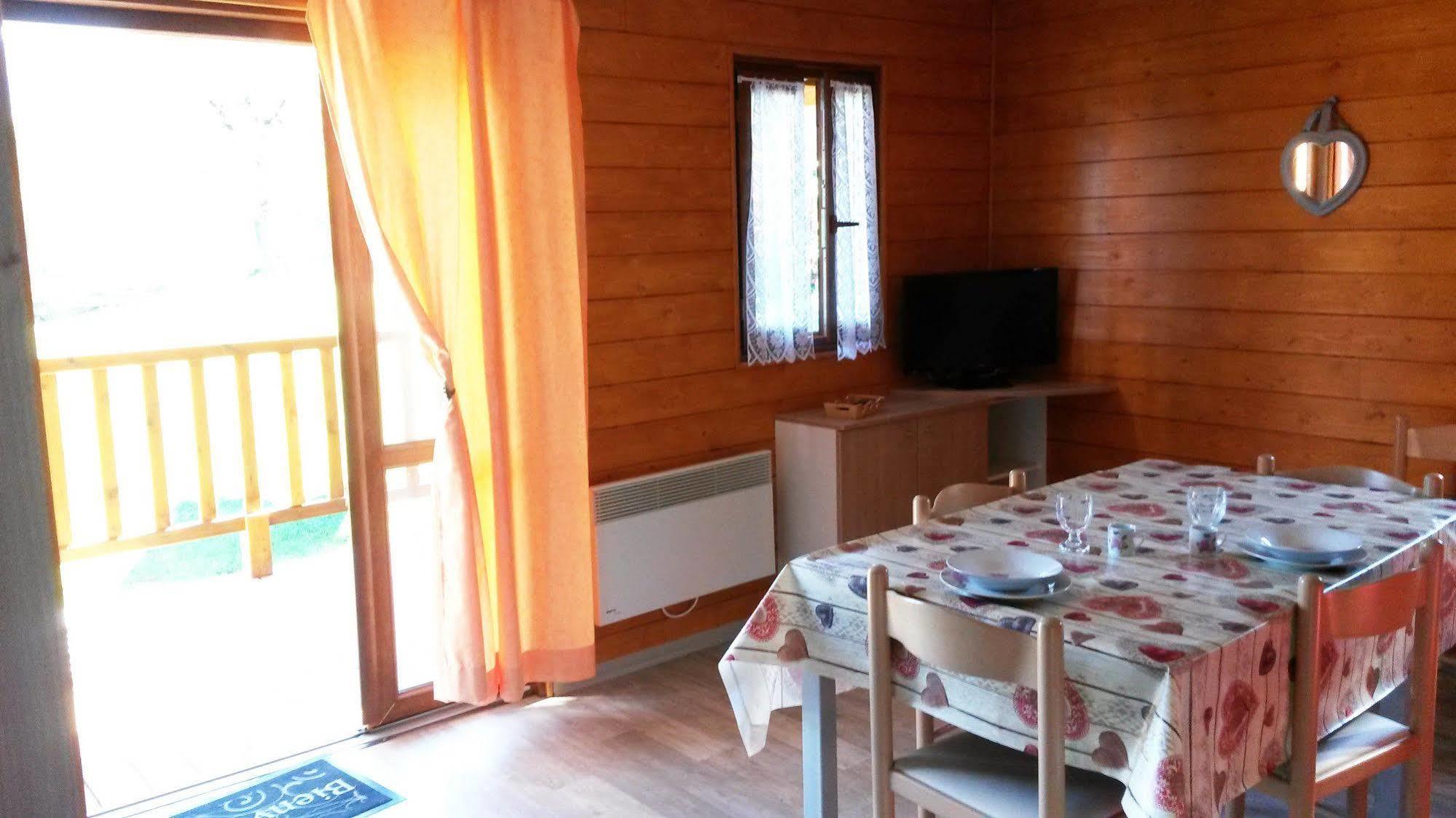 Chalets Du Lac Arcizans-Avant Exterior photo